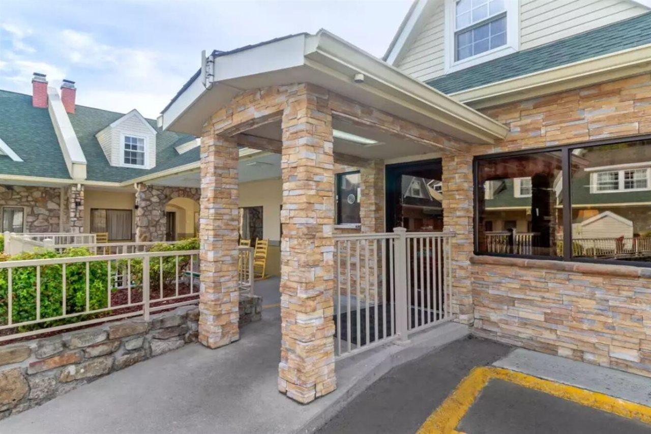 Econo Lodge Inn & Suites Gatlinburg At The Convention Center Esterno foto