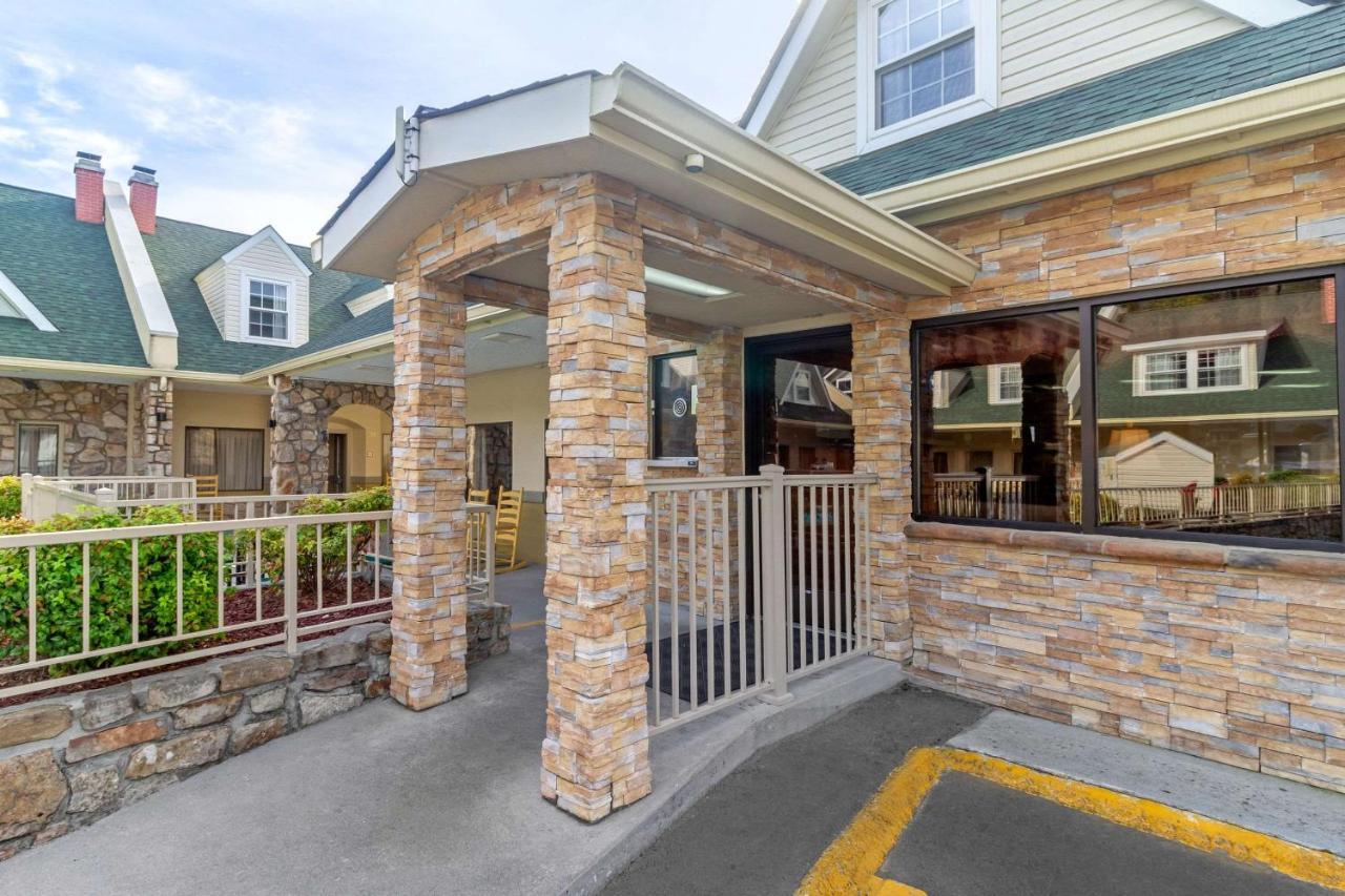 Econo Lodge Inn & Suites Gatlinburg At The Convention Center Esterno foto