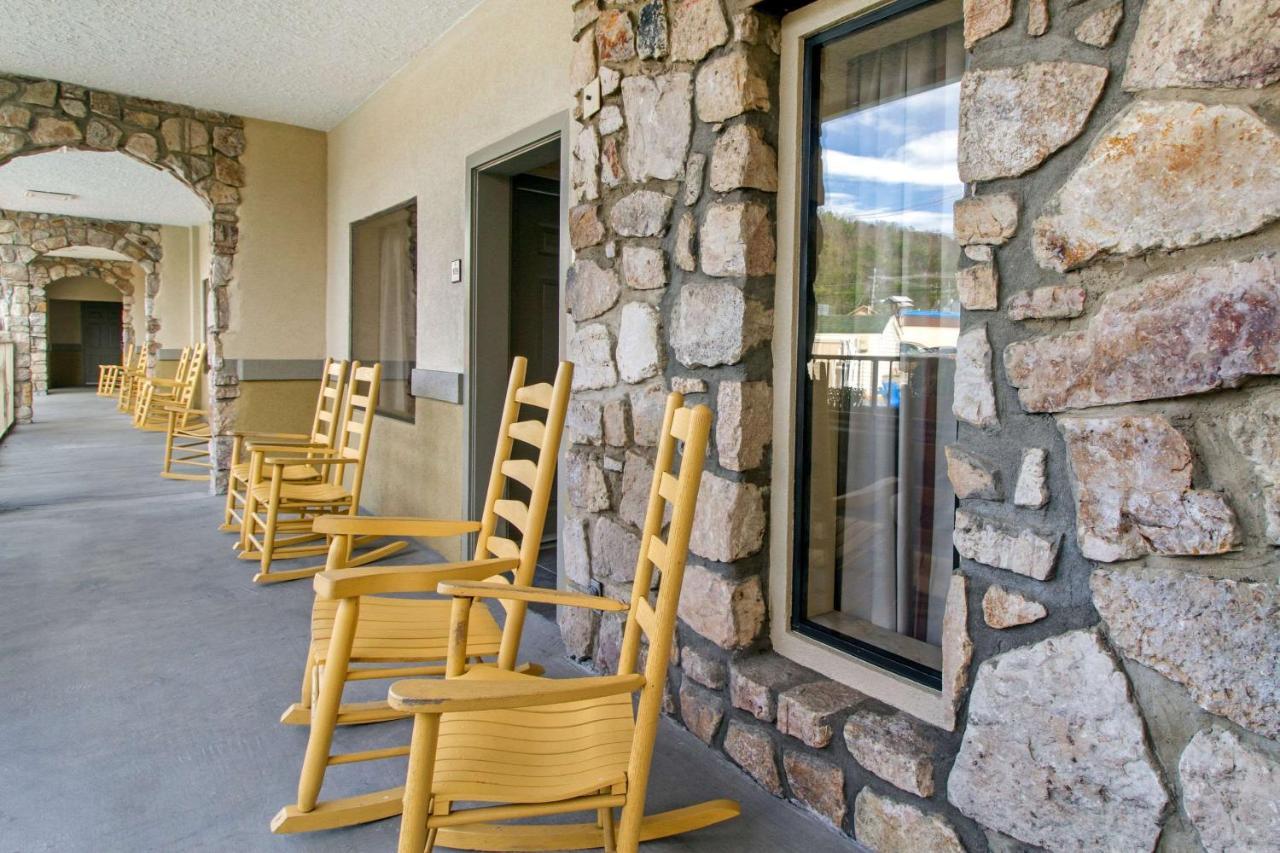 Econo Lodge Inn & Suites Gatlinburg At The Convention Center Esterno foto