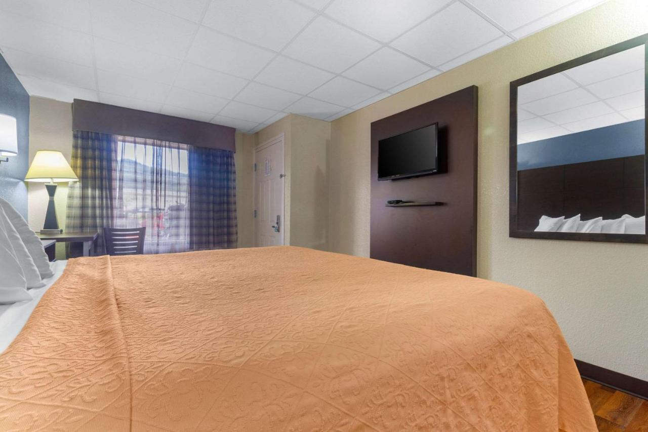 Econo Lodge Inn & Suites Gatlinburg At The Convention Center Esterno foto