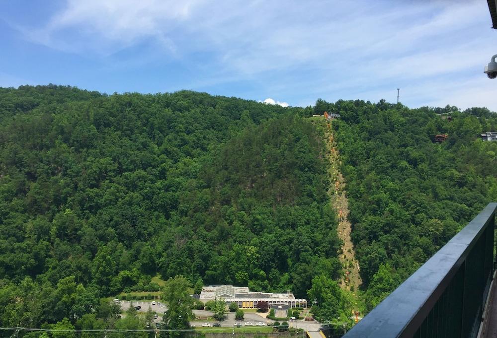 Econo Lodge Inn & Suites Gatlinburg At The Convention Center Esterno foto