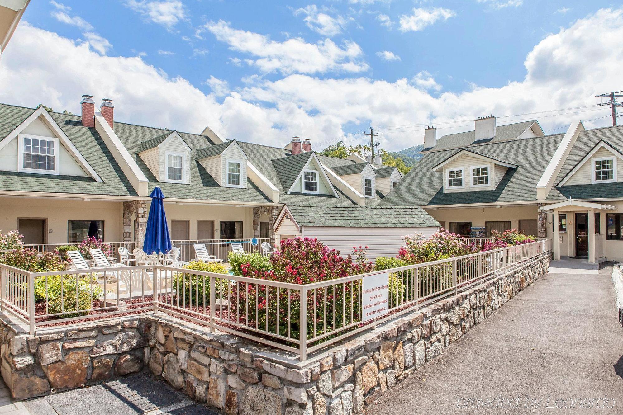 Econo Lodge Inn & Suites Gatlinburg At The Convention Center Esterno foto