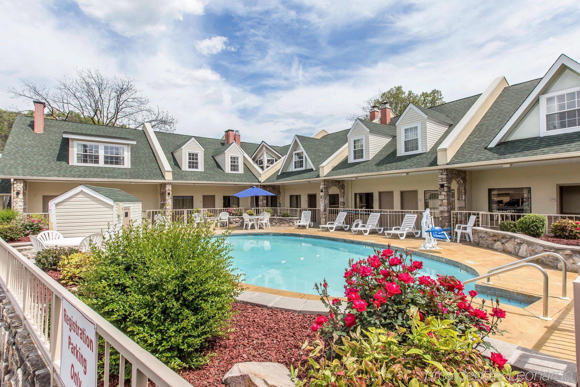 Econo Lodge Inn & Suites Gatlinburg At The Convention Center Esterno foto