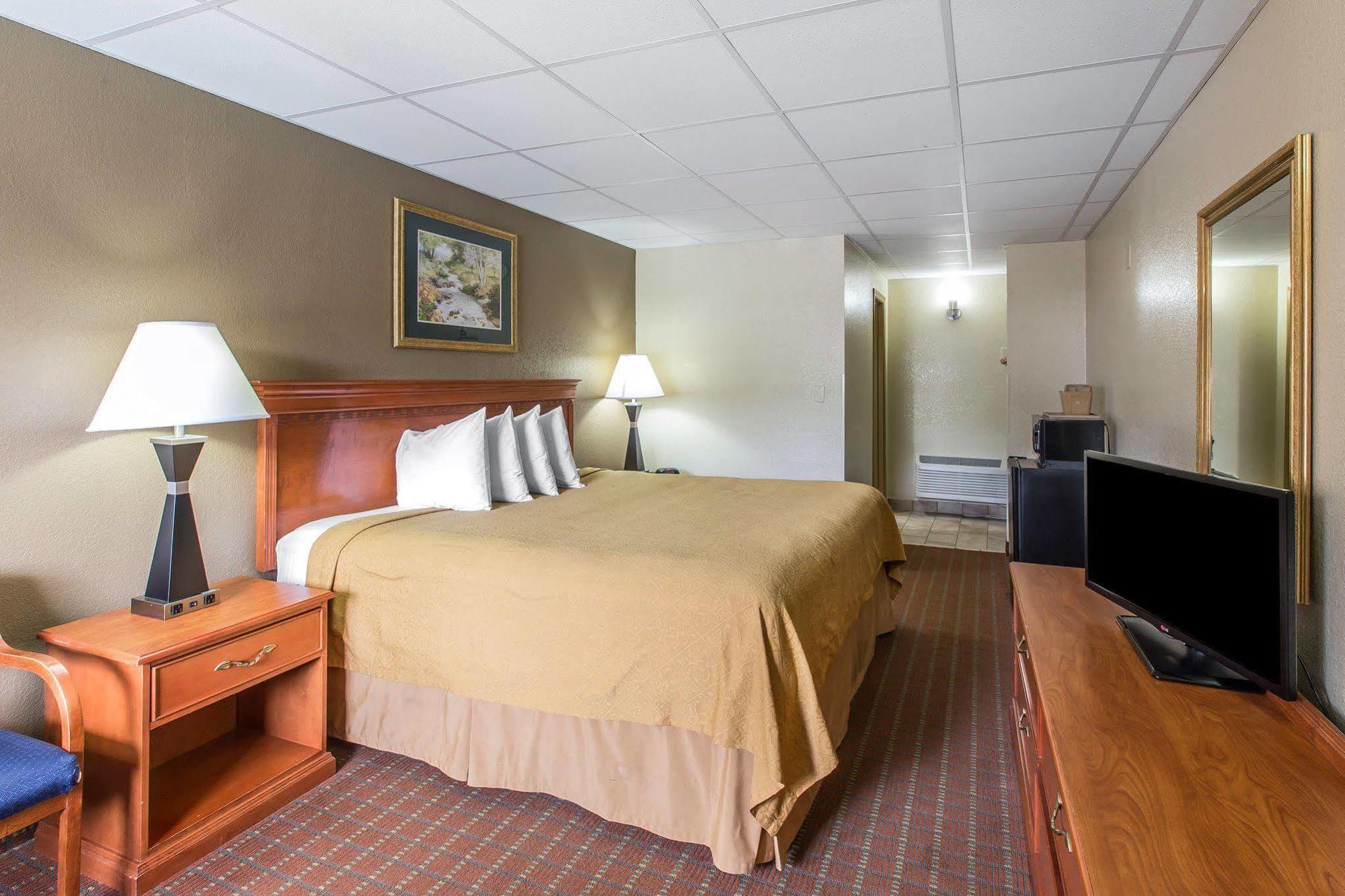 Econo Lodge Inn & Suites Gatlinburg At The Convention Center Esterno foto