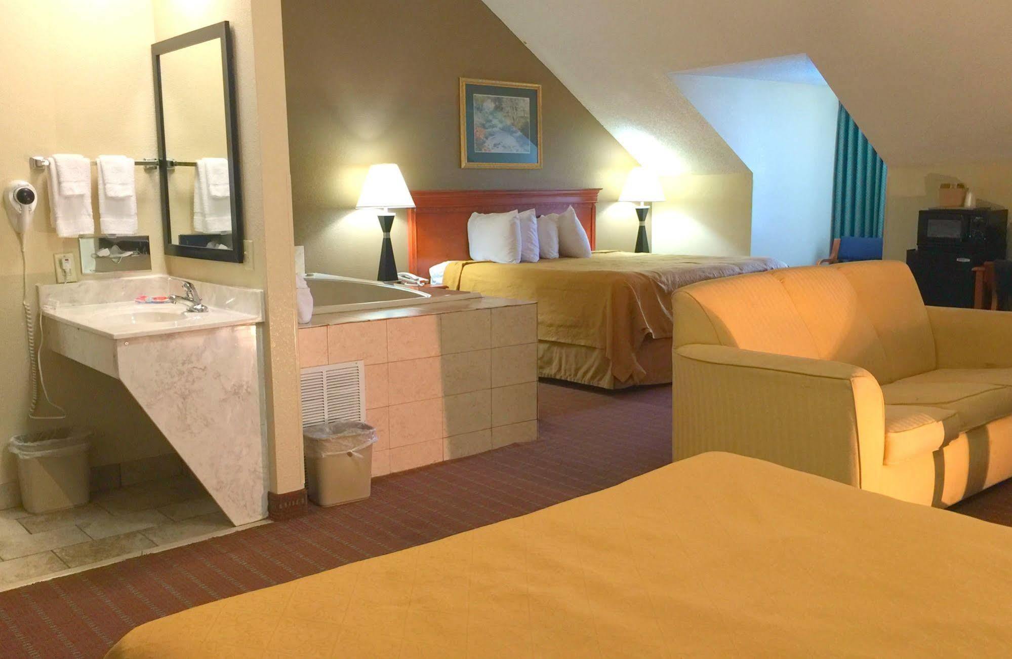 Econo Lodge Inn & Suites Gatlinburg At The Convention Center Esterno foto
