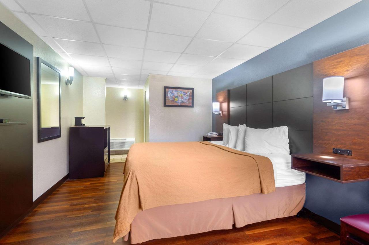 Econo Lodge Inn & Suites Gatlinburg At The Convention Center Esterno foto