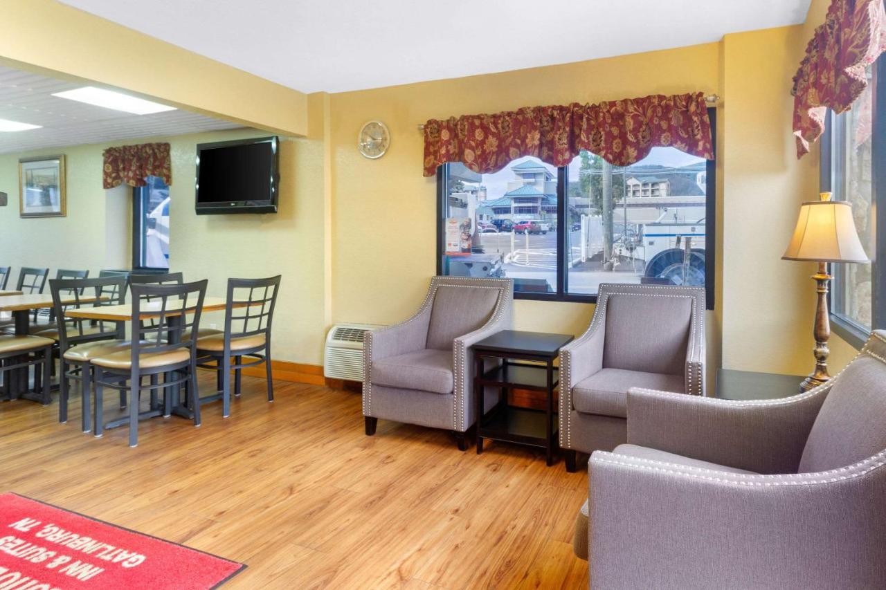 Econo Lodge Inn & Suites Gatlinburg At The Convention Center Esterno foto