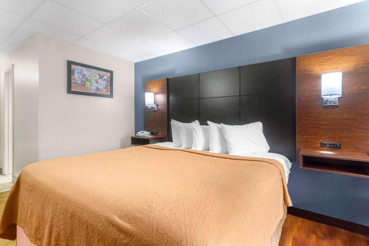 Econo Lodge Inn & Suites Gatlinburg At The Convention Center Esterno foto